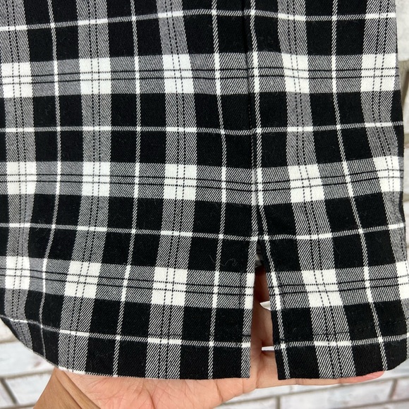 Brandy Melville | Black and White Plaid Mini Skirt - Picture 4 of 9
